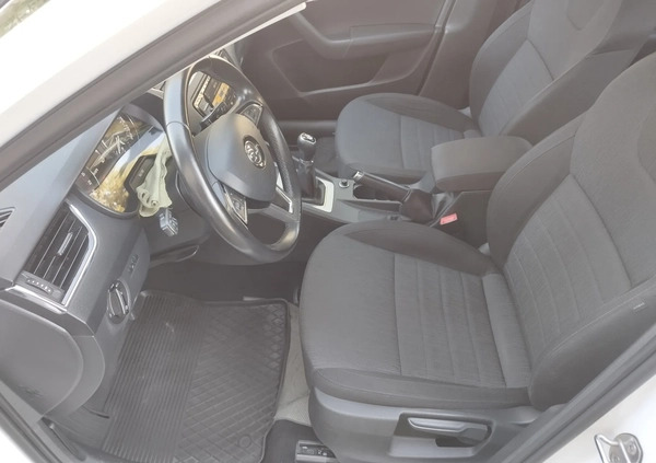 Skoda Octavia cena 34900 przebieg: 268000, rok produkcji 2015 z Skierniewice małe 529
